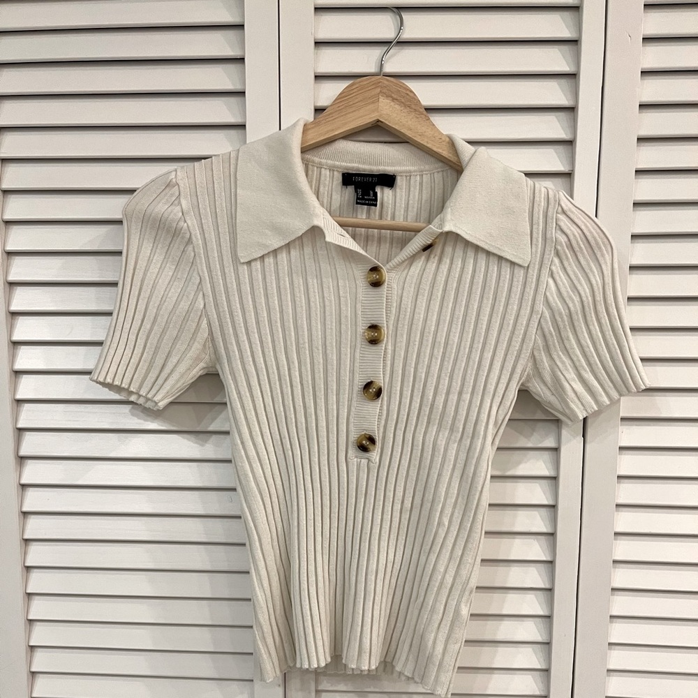 Cute cropped white ribbed button up
